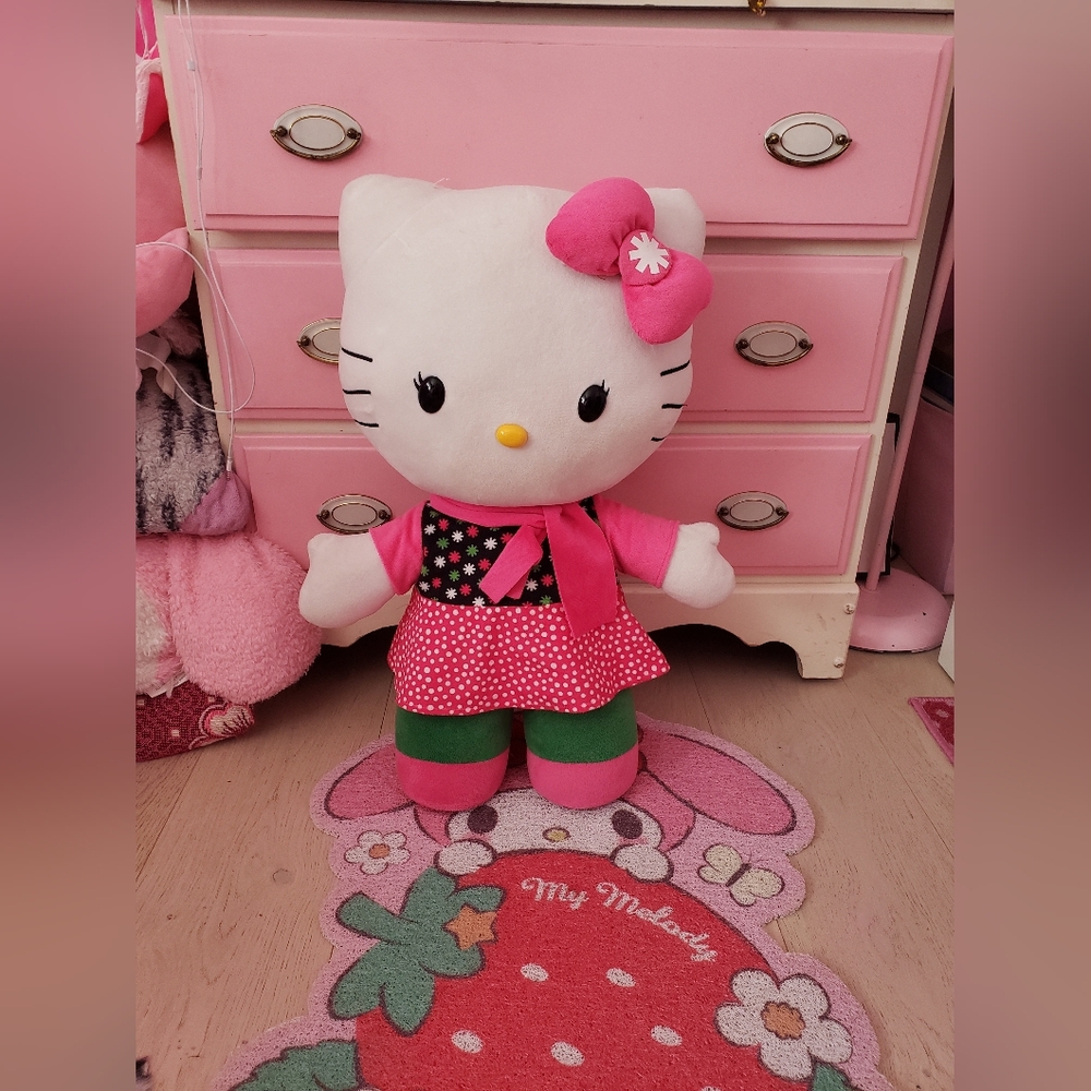 2015 Hello Kitty Christmas Greeter
